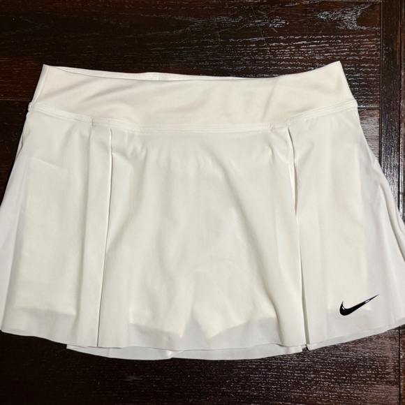 New Nike Dri-FIT Womens Pleated Tennis Skirt - Picture 2 of 11